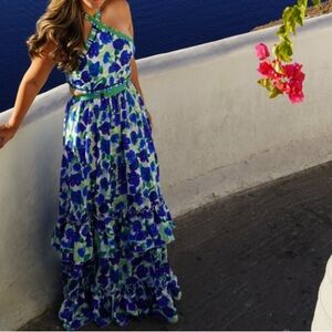 Maxi floral dress with semi open back. The waist has an elastic to adjust.